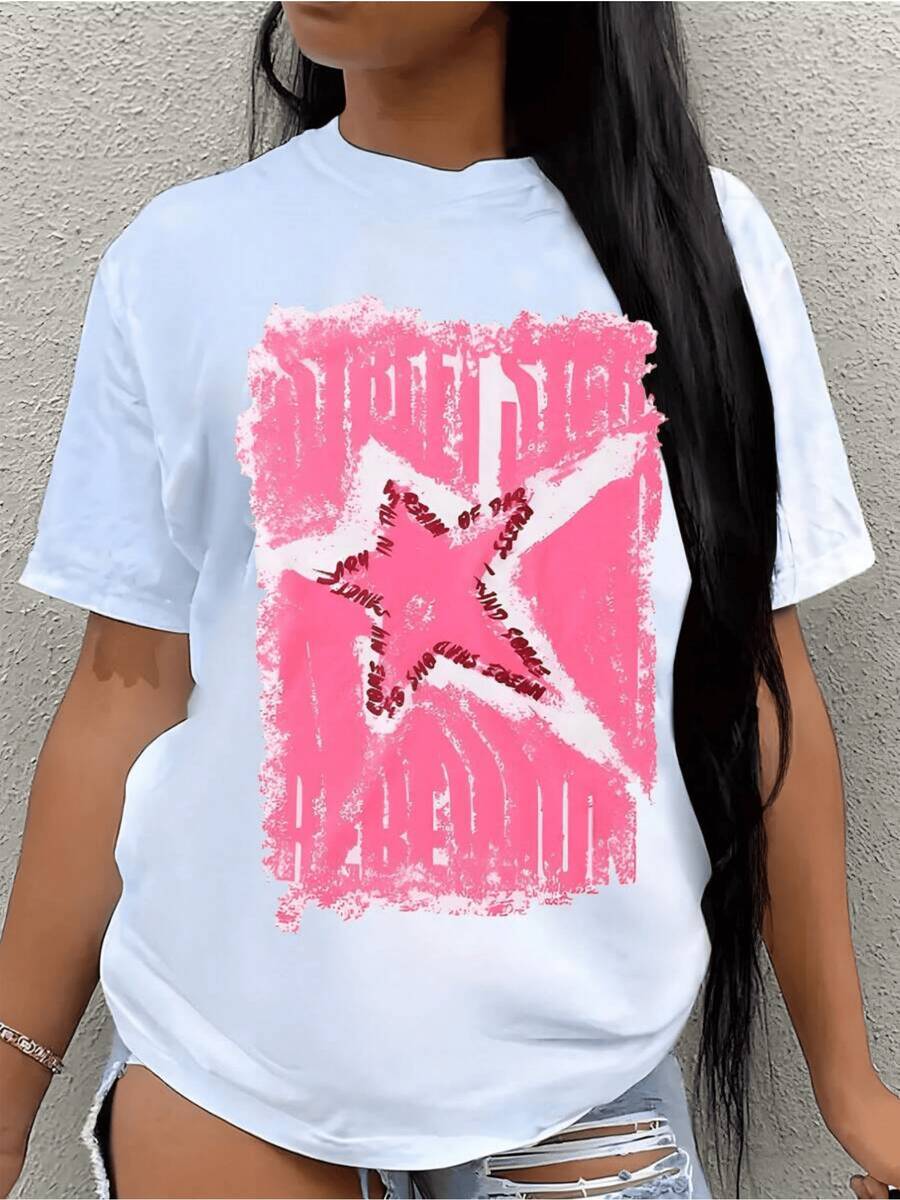 Estrella rosa central rodeada de trazos blancos que evocan energía positiva libertad y expresión creativa moderna camisetas de mujer casual para uso diario cómoda y atractiva - Blanco - Ver 1