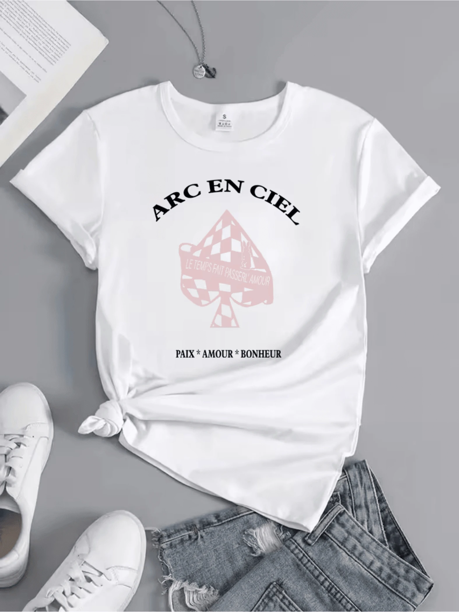 Símbolo de paz amor y felicidad con figura de carta en forma de corazón que transmite esperanza y conexión entre los sentimientos y el tiempo camiseta de mujer cómoda para uso diario - Blanco - Ver 1