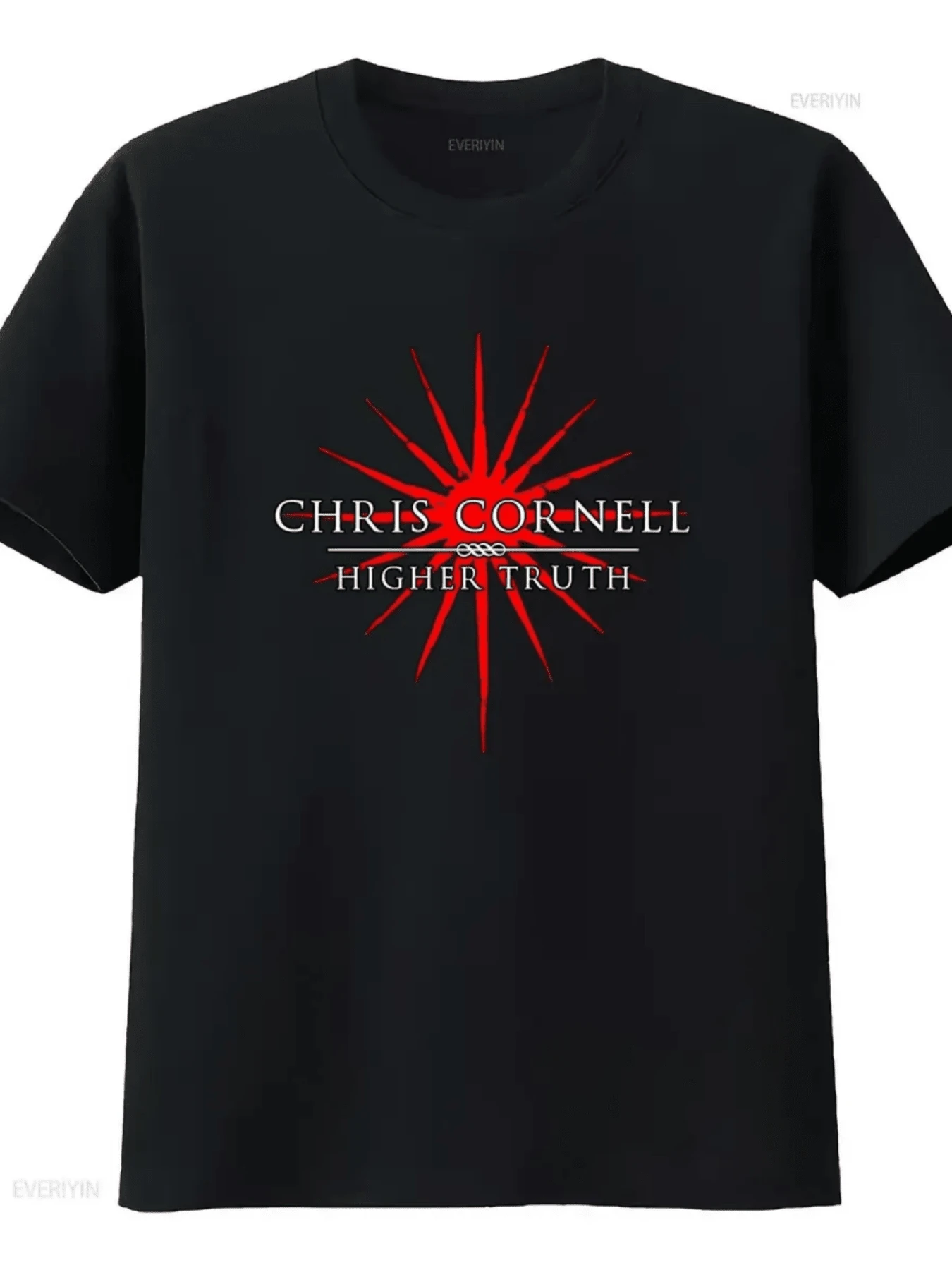 Sol brillante con inscripciones superiores CHRIS CORNELL HIGHER TRUTH representa la búsqueda de la verdad y la iluminación espiritual espiritual en esta camiseta de mujer, ideal para mostrar tu admiración por el legado musical y mensaje profundo. - Negro - Ver 1