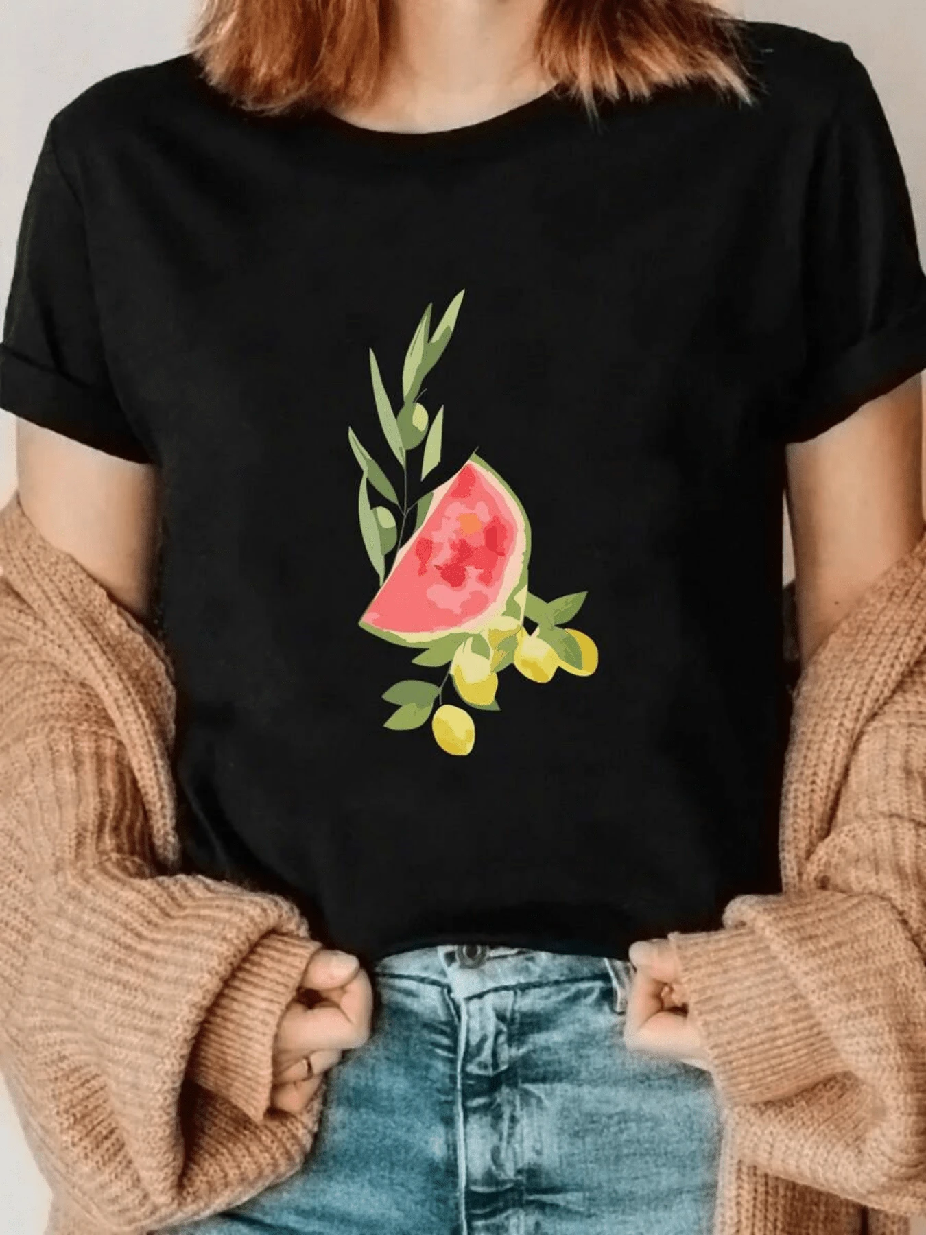 A Slice Of Watermelon Alongside Green Branches And Small Yellow Fruits Represents The Natural Freshness Of Summer And Feminine Vitality. A Comfortable And Modern Casual Women's T-Shirt For Everyday Wear. - 黑色 - 查看 1