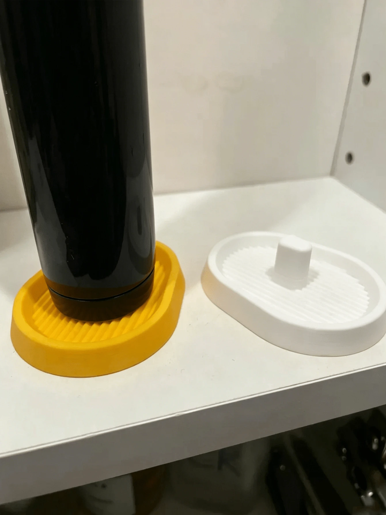 Electric Toothbrush Base, 3D Printed Charging Base Stand, Docking Station, Toothbrush Charging Storage Box, Non-Slip Toothbrush Base, Charger Base Protector, Stable Toothbrush Holder, Anti-Scratch Pad, Charger Organizer, Non-Slip Base, Textured Handle, Center Alignment Pin, Drip Tray, Waterproof, Moisture-Proof, Quick-Drying, Ventilation Slots, Available In Black And White, Matte Surface, Durable Construction - Multicolor - View 1