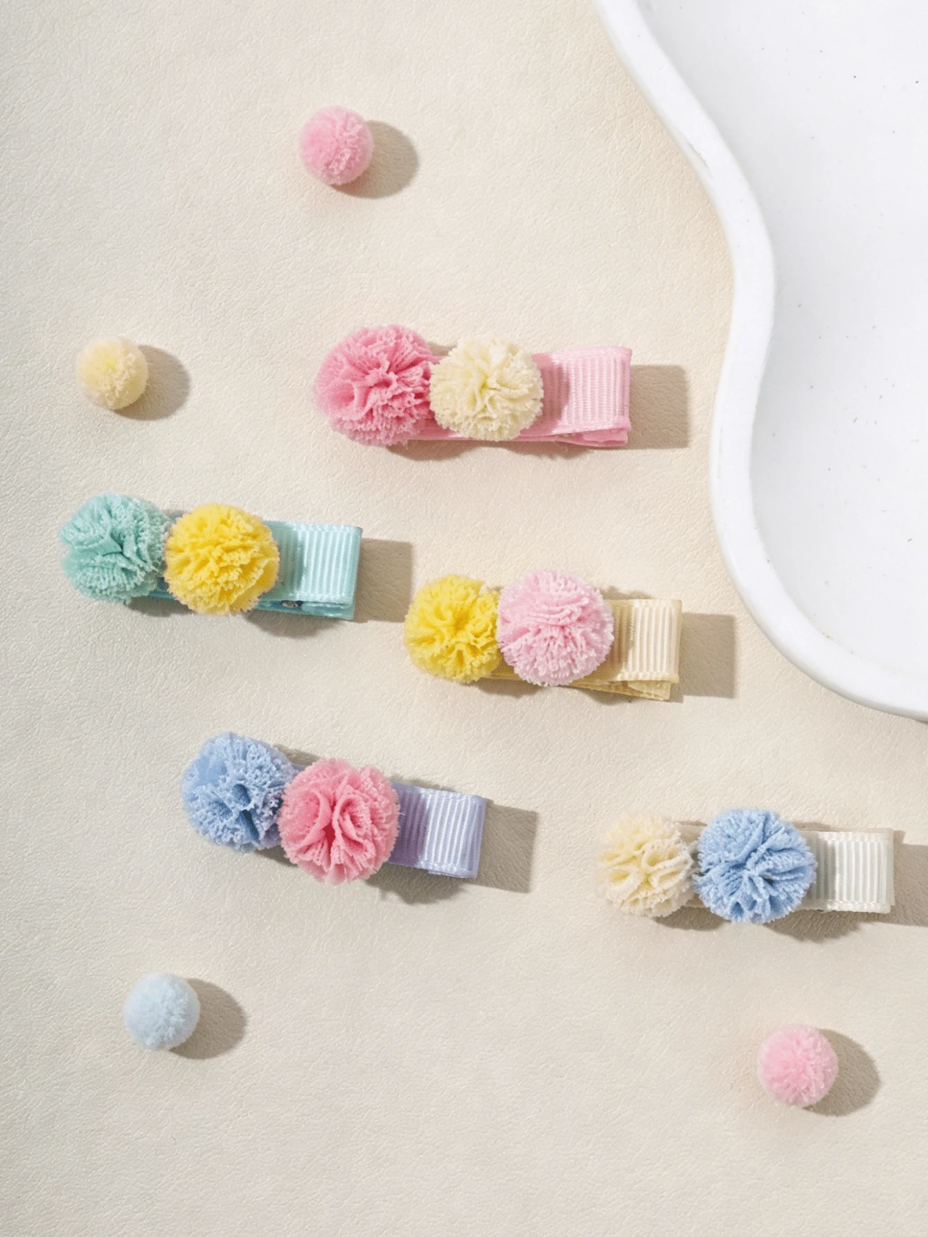 5pcs/Set Jepit Rambut Bola Bulu Lucu Warna Campuran, Lembut di Rambut, Hadiah Sempurna untuk Anak Perempuan - MultiWarna - View 1