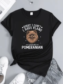 A Drawing Showing An Adorable Pomeranian Dog With A Friendly Expression Surrounded By Stars Conveys Fun And Love For Pets. A Comfortable, Casual Women's T-Shirt Perfect For Dog Lovers. - 黑色 - 查看 1