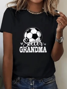 Balón de fútbol en blanco y negro que simboliza la pasión por el deporte y el orgullo familiar para mujeres activas alegres y modernas camiseta de mujer casual cómoda para regalo - Negro - Ver 1