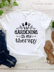 Gardening Tools Accompanied By Green Branches, Symbols Of Growth And Tranquility, Reflecting A Connection With Nature And The Relaxing Power Of Caring For Plants. A Casual Women's T-Shirt Perfect For Garden Lovers. - 白色 - 查看 8