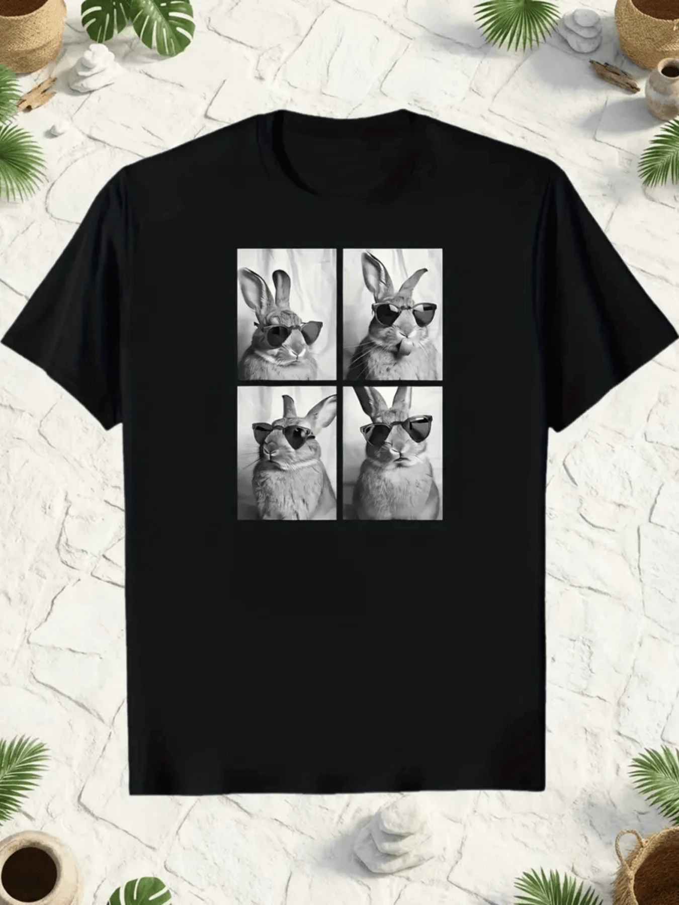 Cuatro adorables conejos luciendo gafas de sol frescas en un cuarteto gráfico para una camiseta de mujer con personalidad y un toque divertido ideal para cualquier ocasión casual. - Negro - Ver 1