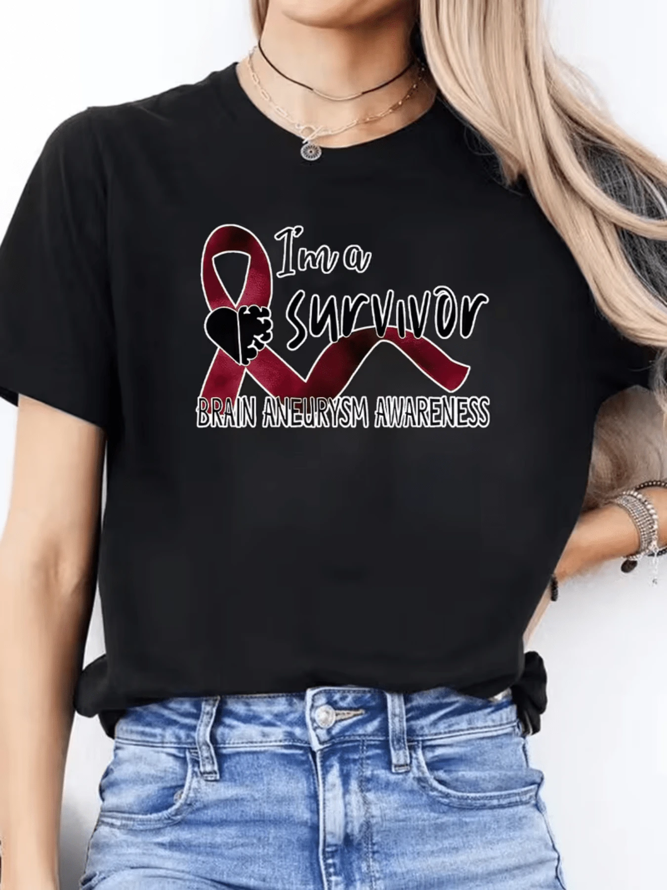 Red Ribbon Representing Brain Aneurysm Awareness And The Strength Of Those Who Have Overcome Difficult Times. Women's Casual Short-Sleeved T-Shirt, Comfortable For Everyday Wear. - 黑色 - 查看 1