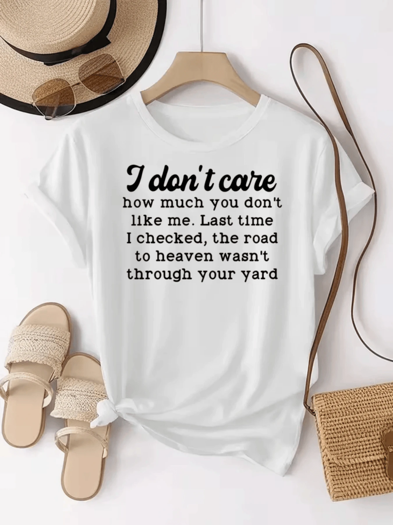 Frase divertida que expresa independencia y confianza recordando que cada persona tiene su propio camino hacia la felicidad camiseta de mujer casual para verano con texto motivacional en color blanco - Blanco - Ver 1