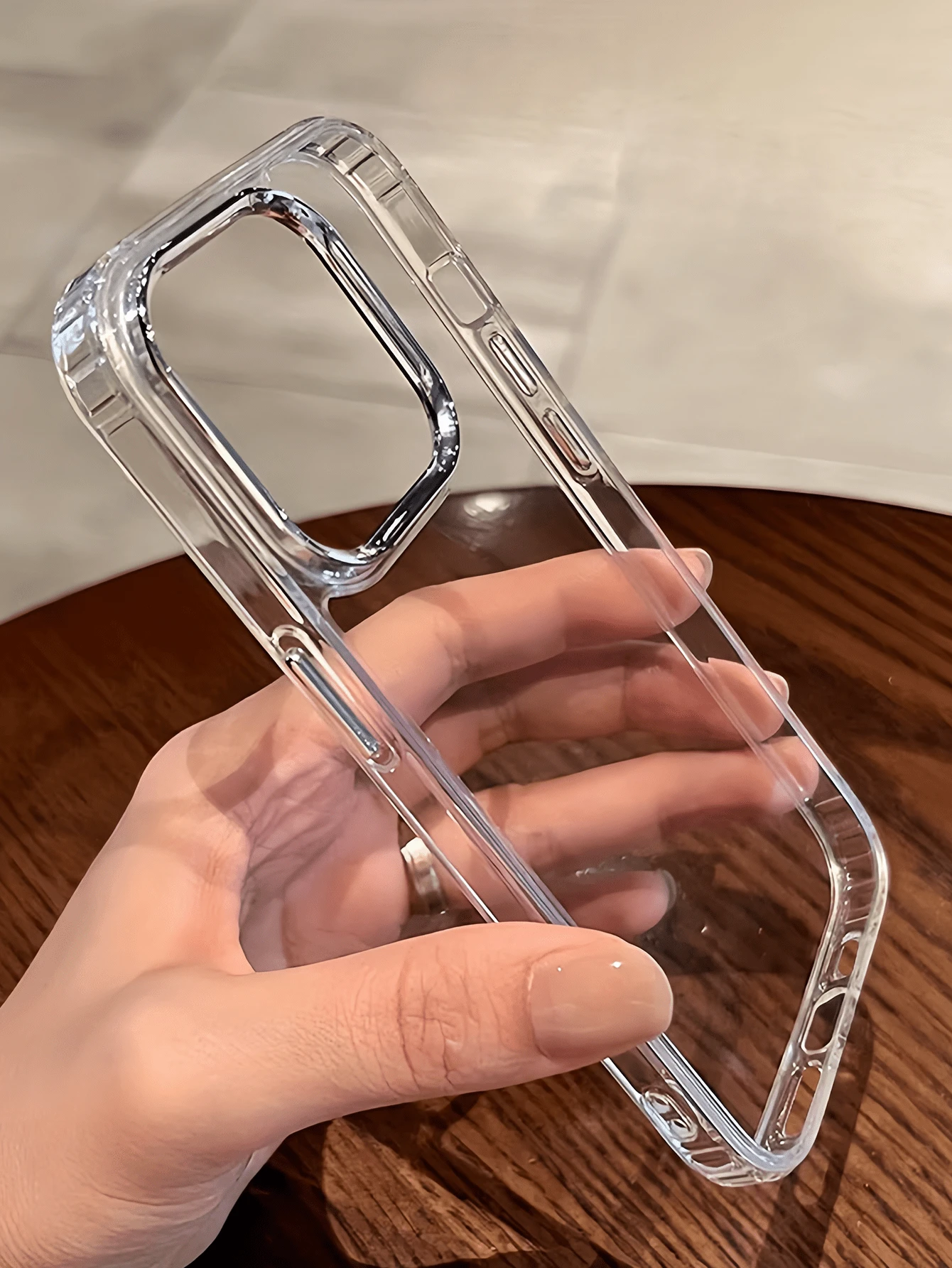 1 件装金属透明极简 TPU 防震全包手机壳，兼容 Apple 17、16、15、14、13、12、11 Pro Max、Air
