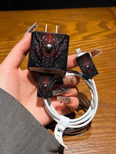 Bộ 4 phụ kiện bảo vệ sạc điện thoại thiết kế hình nhện phong cách Punk cổ điển, bộ sắp xếp cáp dữ liệu - Bộ sạc 20W/18W, nắp đậy đầu sạc, tương thích với iPhone 11/12/13/14/15/16/13 Pro Max/16 Pro Max/17 Pro Max