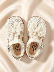 Sandal Putih Anak Usia 3-12 Tahun. Hiasan Renda, Payet, dan Pita di Bagian Atas. Desain Pengait dan Perekat yang Dapat Diatur. Sol Lembut Anti Selip Warna Cokelat. Sol Dalam yang Lembut dan Nyaman. Gaya Putri Impian. Cocok untuk Berbagai Pakaian Sehari-hari. - Krem - View 3