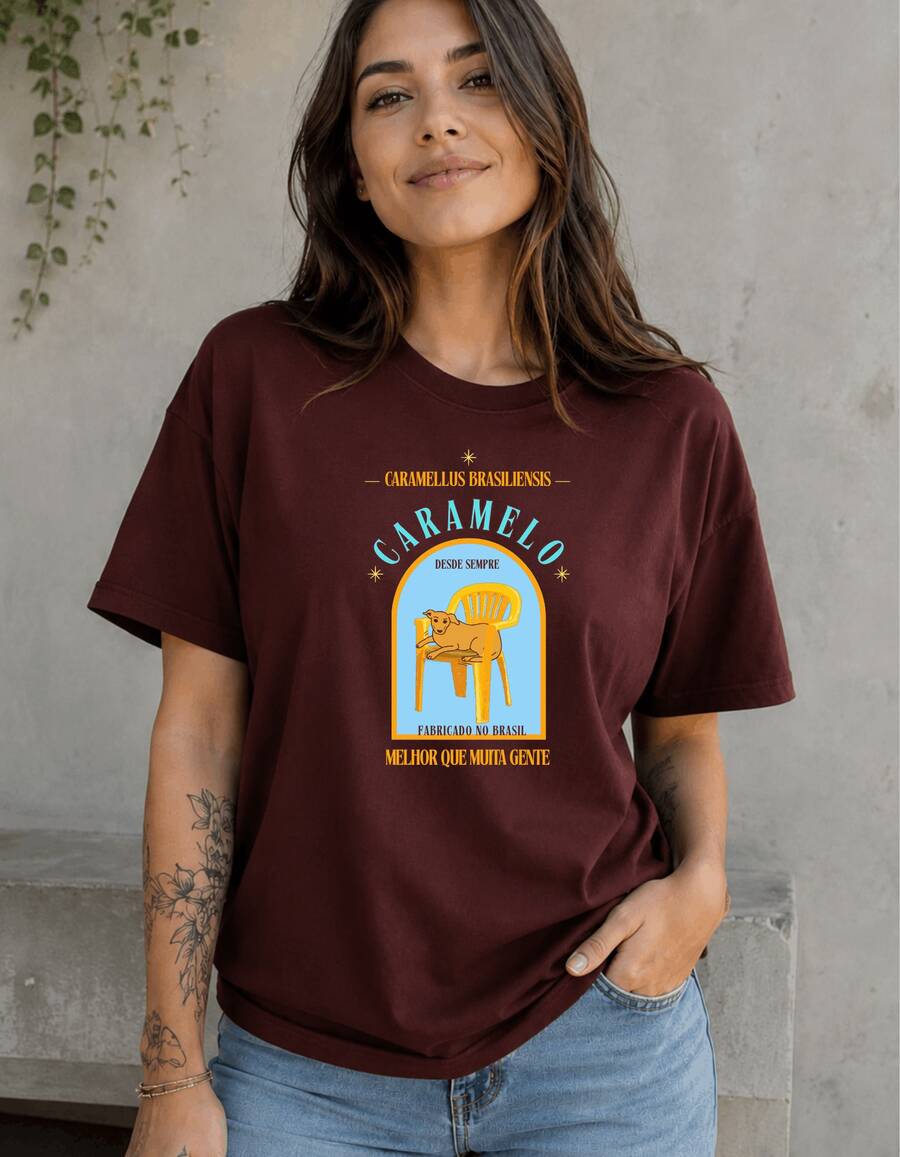 Women's Burgundy Short-Sleeved Crew Neck T-Shirt With "Caramel Made In Brazil" Print, Medium Stretch Fabric, Regular Fit. - 酒紅色 - 查看 1
