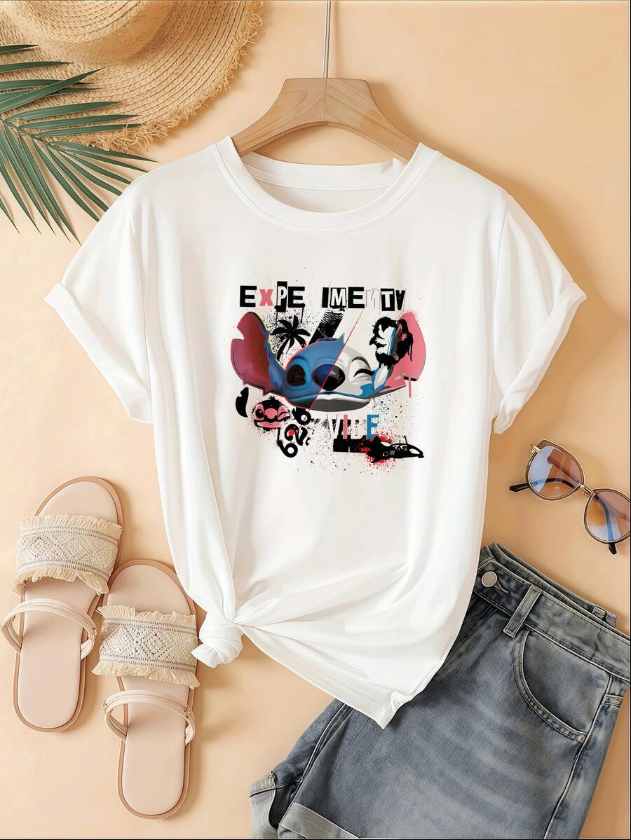 Disney This Pure White T-Shirt Features A Wide-Shoulder Design, A Crew Neck, And Short Sleeves, Making It Perfect For Everyday Wear, Especially During The Warm Spring And Summer Seasons. The Short-Sleeved Top Is Adorned With A Stitch/Lilo & Stitch Cartoon Graphic. It's Not Only An Ideal Choice For Everyday Wear But Also A Wonderful Gift For Family, Friends, And Children. - 彩色 - 查看 1