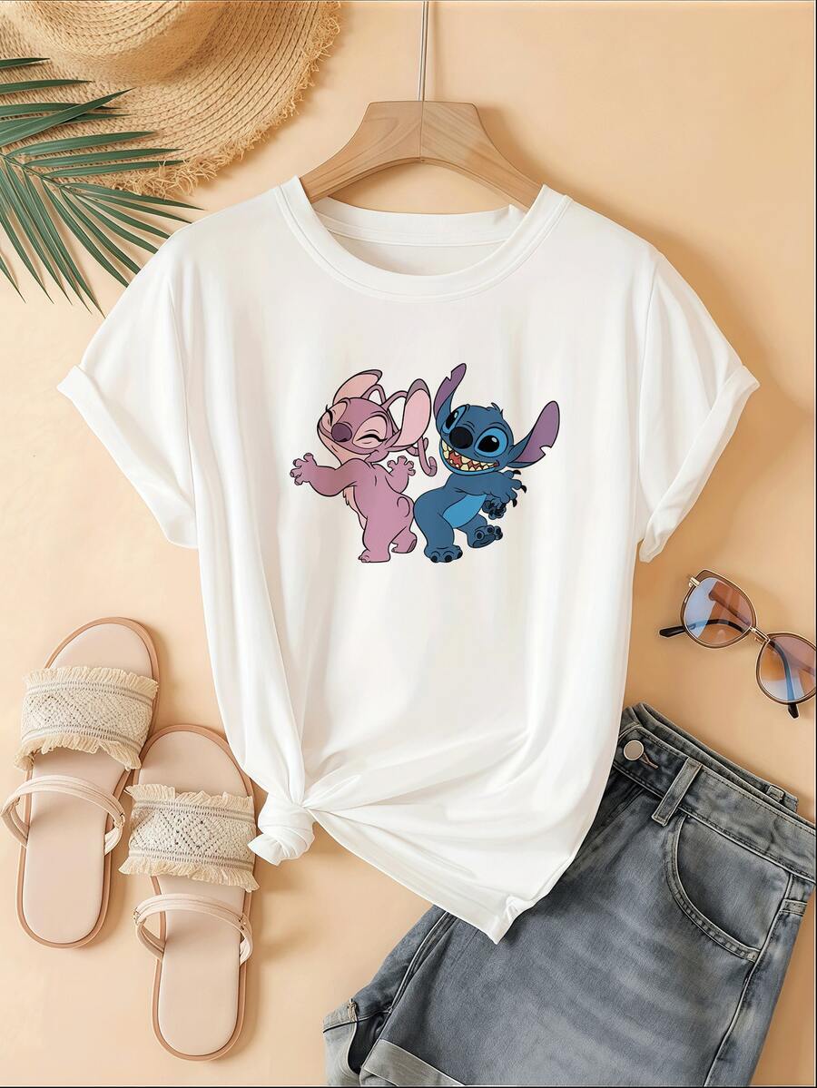 Disney This Pure White T-Shirt Features A Wide-Shoulder Design, A Crew Neck, And Short Sleeves, Making It Perfect For Everyday Wear, Especially During The Warm Spring And Summer Seasons. The Short-Sleeved Top Is Adorned With A Stitch/Lilo & Stitch Cartoon Graphic. It's Not Only An Ideal Choice For Everyday Wear But Also A Wonderful Gift For Family, Friends, And Children. - 彩色 - 查看 1