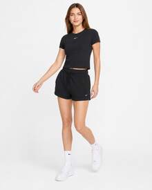 Nike Sportswear CHILL KNIT舒適修身純色logo印花彈性圓領短袖 T卹 女款 黑/白 - 黑色 - 查看 9
