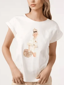 Female Figure With Hat And Wicker Bag Conveying Relaxed Elegance And Summer Serenity In Soft Tones; Comfortable Casual Women's T-Shirt For Everyday Use - 白色 - 查看 8