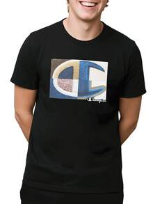 The Iconic Champion Logo Is Presented In A Contemporary Geometric Mosaic That Evokes Modernity And Sporting Tradition, Combining Textures And Shades Of Blue, Gold, And White For A Bold And Dynamic Visual Impact. This Men's T-Shirt With This Abstract Design Is Ideal For Casual Everyday Wear And Adds An Urban Touch. - 黑色 - 查看 6