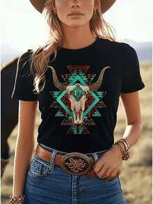 Bull Skull With Long Horns Surrounded By Geometric Figures In Turquoise And Red Tones That Evoke The Strength Of The Desert And The Free Spirit. Modern Casual Women's T-Shirt With Bohemian Inspiration And A Western Touch. - 黑色 - 查看 8