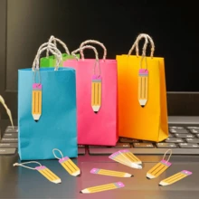 30 Etiquetas de regalo con lápiz con cuerda de cáñamo para colgar lápices, regreso a la escuela, etiquetas DIY para regalos de la Semana de Apreciación a los Maestros, decoración de envoltura, suministros para la fiesta del primer día de clases - Ver 5