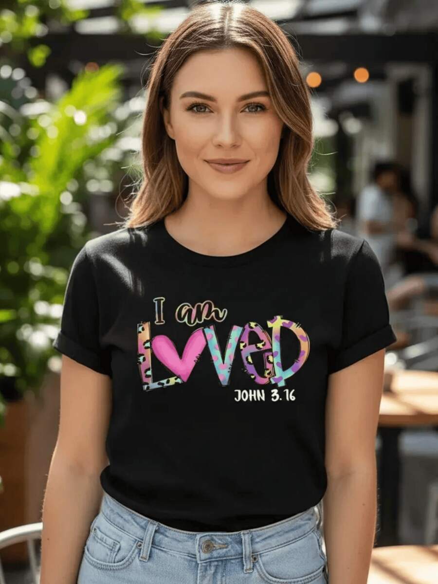 Inspirational Phrase With A Pink Heart Symbolizing Self-Love And Faith, Conveying A Positive Message And Hope In Every Letter. Modern Casual Women's T-Shirt With A Motivational Message. - 黑色 - 查看 1