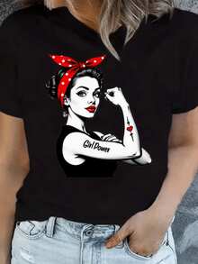 Figure Of A Strong Woman With A Red Scarf And Raised Arm Showing A Heart Tattoo And The Phrase "Girl Power" Celebrating Female Empowerment. Comfortable Modern Women's T-Shirt For Everyday Wear. - 黑色 - 查看 1