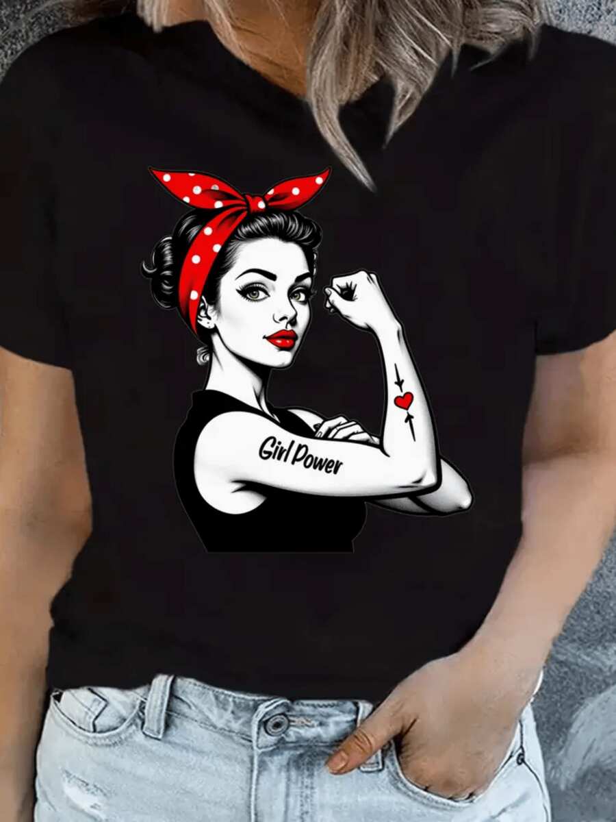Figure Of A Strong Woman With A Red Scarf And Raised Arm Showing A Heart Tattoo And The Phrase "Girl Power" Celebrating Female Empowerment. Comfortable Modern Women's T-Shirt For Everyday Wear. - 黑色 - 查看 1