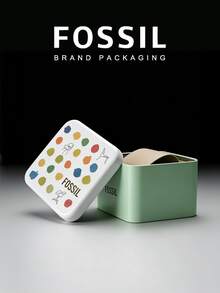 Fossil 男士腕表，采用经典银色不锈钢表带、锯齿表圈、黑色太阳纹表盘，搭配罗马数字时标，显示星期和日期，搭载石英机芯，走时精准。设计经久耐用，优雅大方，商务休闲皆宜，是男士/男孩的理想礼物。型号：FS6139。 - 黑色 - 查看 6