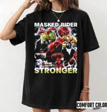 Camiseta vintage de Masked Rider Stronger, diseño icónico de anime con el héroe principal, personajes de culto y estilo tokusatsu retro, 100% algodón unisex para fans de Masked Rider. - Negro - Ver 1