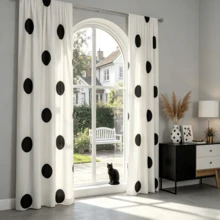 2 peças de Cortinas Clássicas com Bolinhas Pretas, com Estampa Plana 2D de Padrões Circulares Pretos que Incorporam um Estilo Moderno e Minimalista. Leves e Semitransparentes, são adequadas para Salas de Estar, Quartos e Diversos Ambientes de Decoração Doméstica. - Multicolorido - Visão 1