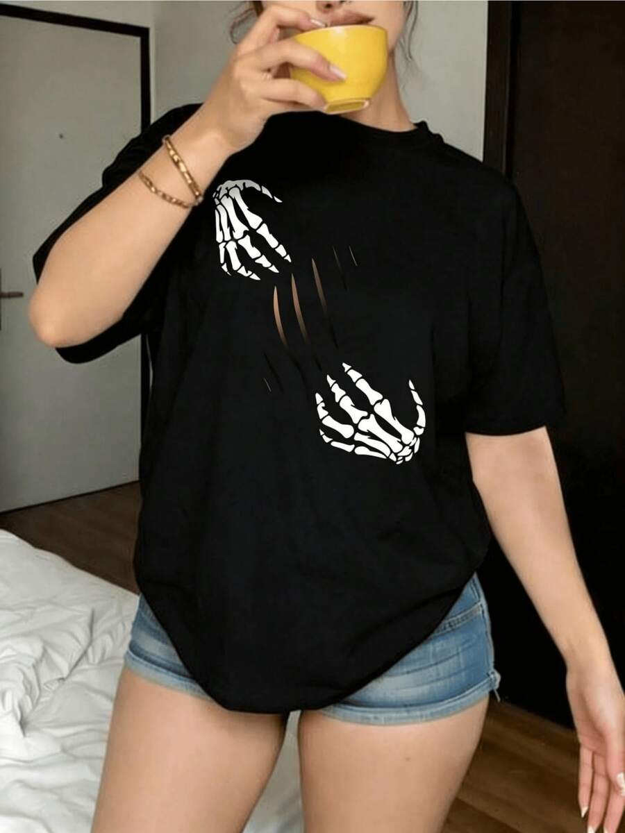 Skeletal Hands Drawn In Contrasting Colors That Seem To Emerge From The Fabric Symbolize Inner Strength, Freedom, And The Rebirth Of The Spirit With A Bold And Modern Touch. Comfortable Casual Women's T-Shirt For Everyday Wear - 黑色 - 查看 1