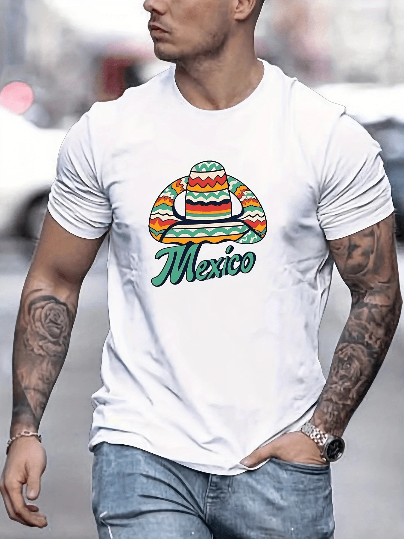 Traditional Mexican Hat With Vibrant Colors Representing The Joy And Culture Of Mexico, Evoking Celebrations And Authentic Music, A Symbol Of Identity And National Pride. A Modern, Casual, Comfortable Men's T-Shirt Suitable For Everyday Wear And Travel. - 白色 - 查看 1