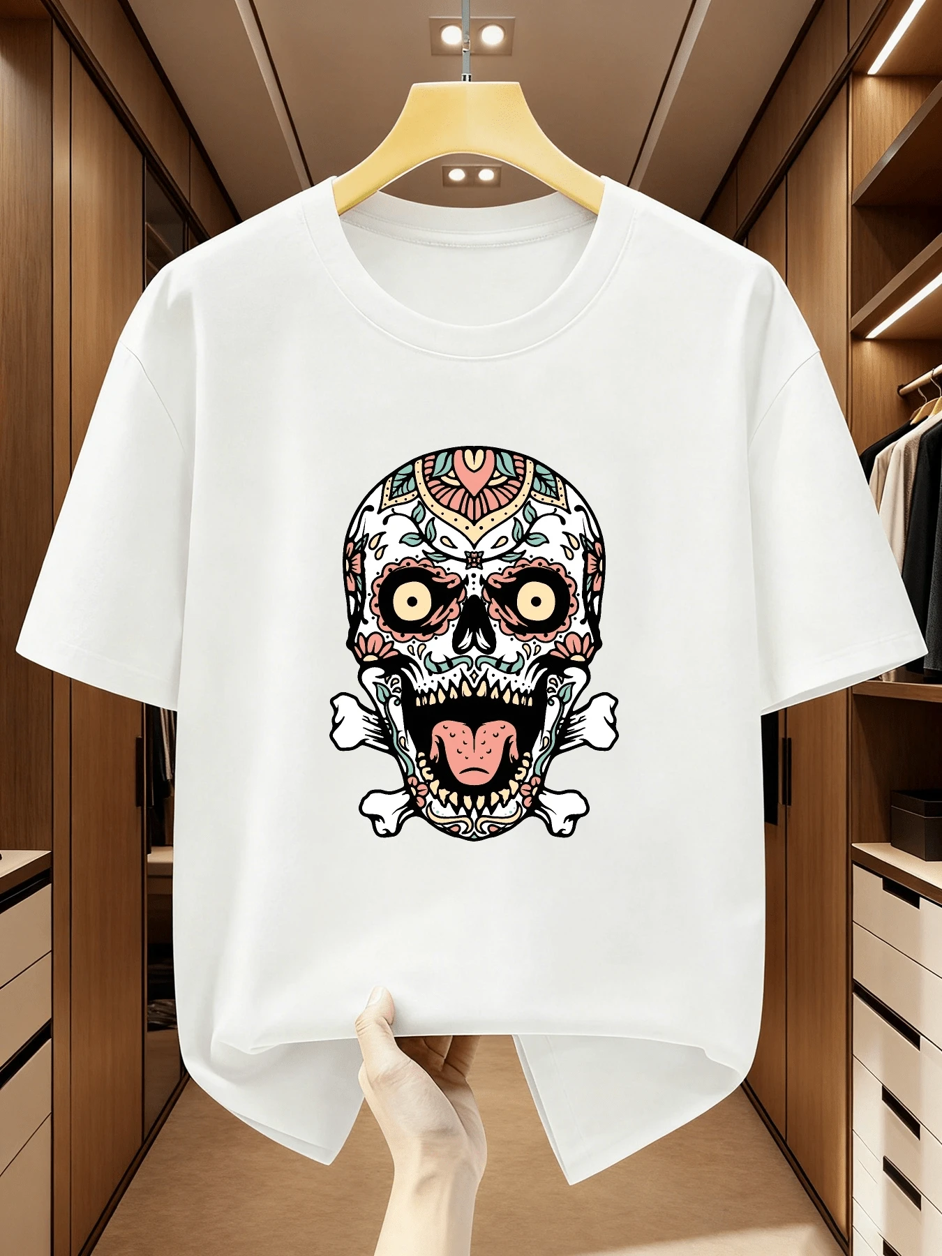 Skull With Colorful Details Symbolizing Vital Energy And The Connection Between Life And Death, Inspired By Mexican Art And Ornamental Strokes That Evoke Celebration And Spiritual Strength. Modern, Comfortable Men's T-Shirt Ideal For Everyday Wear And Casual Events. - 白色 - 查看 1