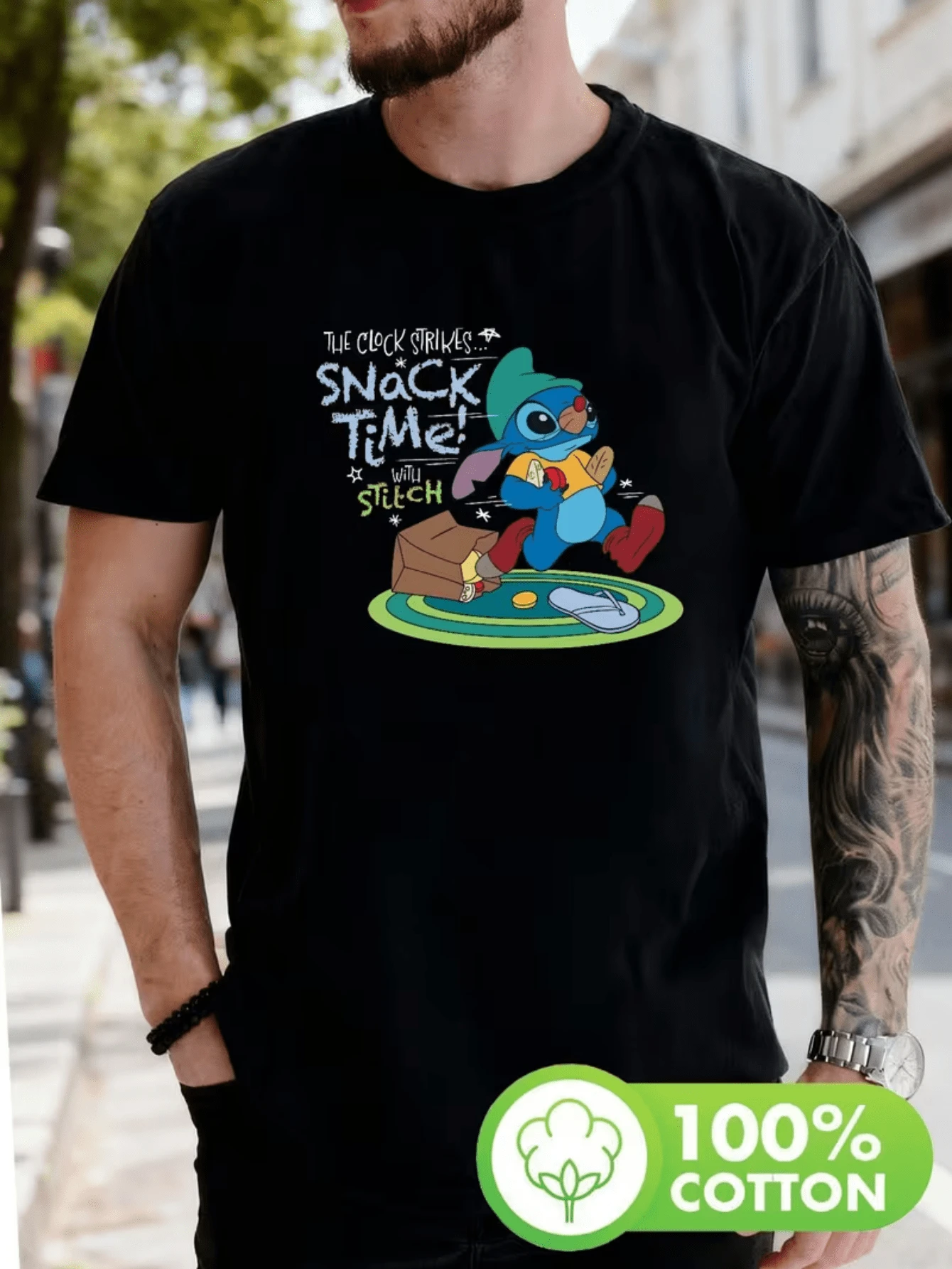 (Disney T Shirts)Disney Lilo & Stitch Stitch "SNACK TIME!" Foodie Graphic T-Shirt, Men's 100% Cotton Crew Neck Short Sleeve Tee, Casual Loose Fit, Funny Snacking Adventure Vibe Front Print T-Shirt For Men, Mens Clothes, Men, Ropa De Hombre, Summer Clothes, Men Shirts, Graphic Tees, Disney Outfits Men, Graphic Tees, Camisetas Para Hombre, Camisas Para Hombre, Summer Outfits For Men, Father's Day Gift, Perfect Gift For Family And Friends, Which Are Necessary For Birthday Parties, Disney Shirts, Mens Clothes, Summer Clothes, Officially Licensed Disney T-Shirts, Disney Men's And Women's Spring/Summer Fashion Casual Short-Sleeve T-Shirts - màu đen - Xem 1