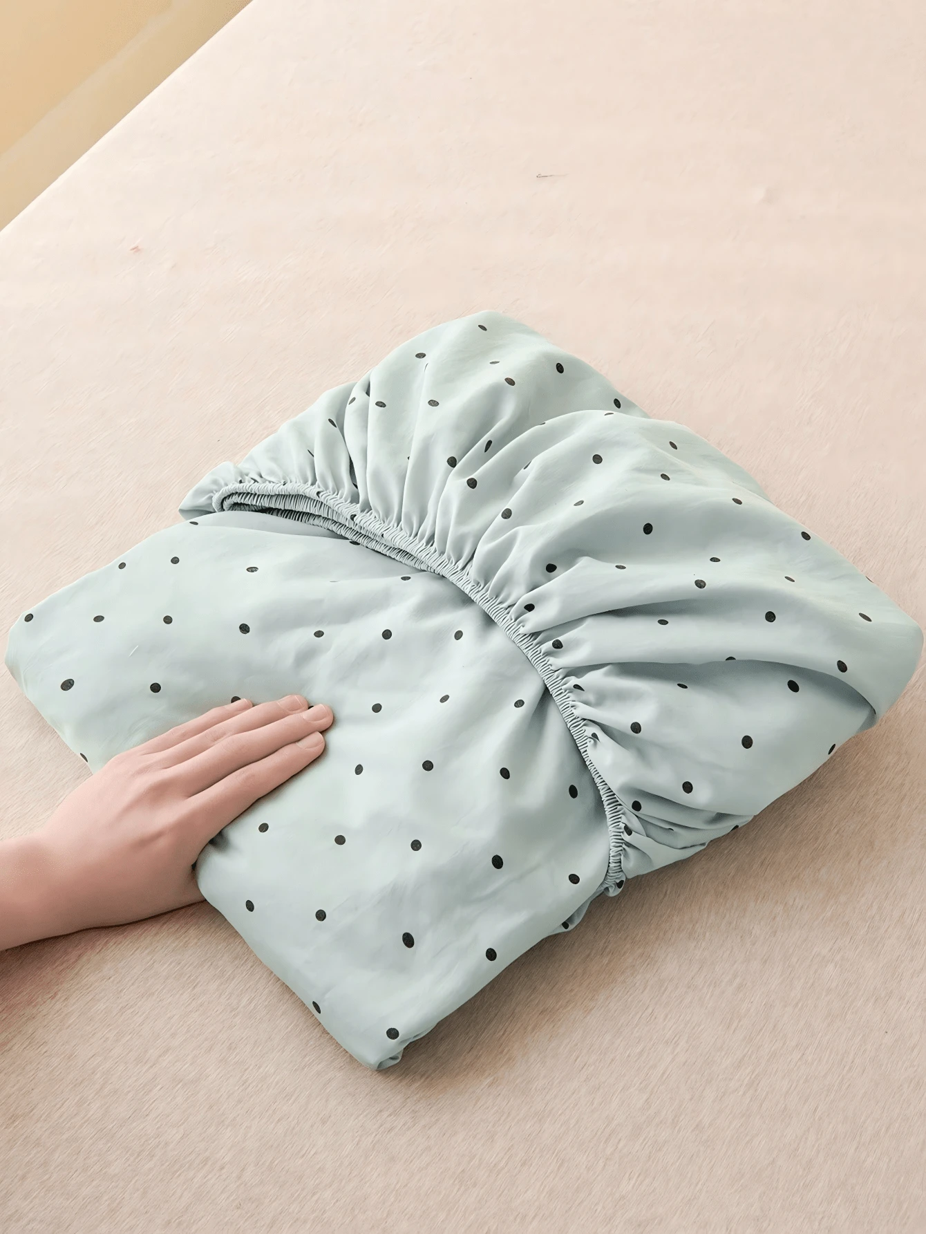 1 chiếc ga phủ giường họa tiết chấm bi xanh nhạt, tấm bảo vệ nệm kiểu dáng dễ thương dành cho bé gái, ga phủ nệm ngày Valentine, ga trải giường vừa vặn, mềm mại và thoáng khí, phù hợp với nhiều kích cỡ giường - đơn, đôi, cỡ Queen, cỡ King, thiết kế túi sâu cho độ sâu lên đến 11,8 inch. - Màu xanh nhạt - Xem 1