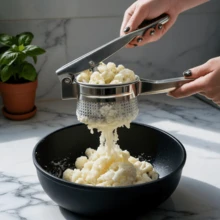 1件人體工學手柄不鏽鋼手動壓泥器，多功能水果蔬菜壓汁器/壓泥器，手動泥狀食物製作器，適用馬鈴薯、南瓜、嬰兒輔食，家用廚房日常烹飪工具 - 彩色 - 查看 6