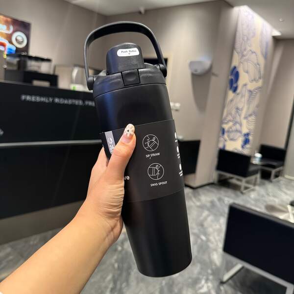 30oz  Sports Water Bottle With A Comfortable Handle For Easy Carrying. Triple-Layer Insulation Keeps Drinks Cold For 24 Hours. Designed Specifically For Hydration Lovers. Vacuum Insulated Bottle/Cup, Water Bottle/Drinking Vessel, Stainless Steel Insulated Cup, Suitable For Both Hot And Cold Coffee.