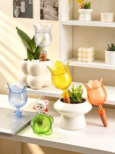 1 cái dụng cụ tưới cây tự động hình hoa tulip, chậu tưới nhỏ giọt tự động tiện dụng khi đi du lịch, dụng cụ tưới cây tự động trong vườn.