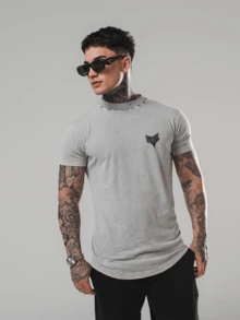 Camiseta Longline Gola fechada Manga Curta DMUNIZ Malha Premium, 100% Algodão, Casual com Estampa Streetwear Gótica Underdog - Estonado Claro - Visão 2