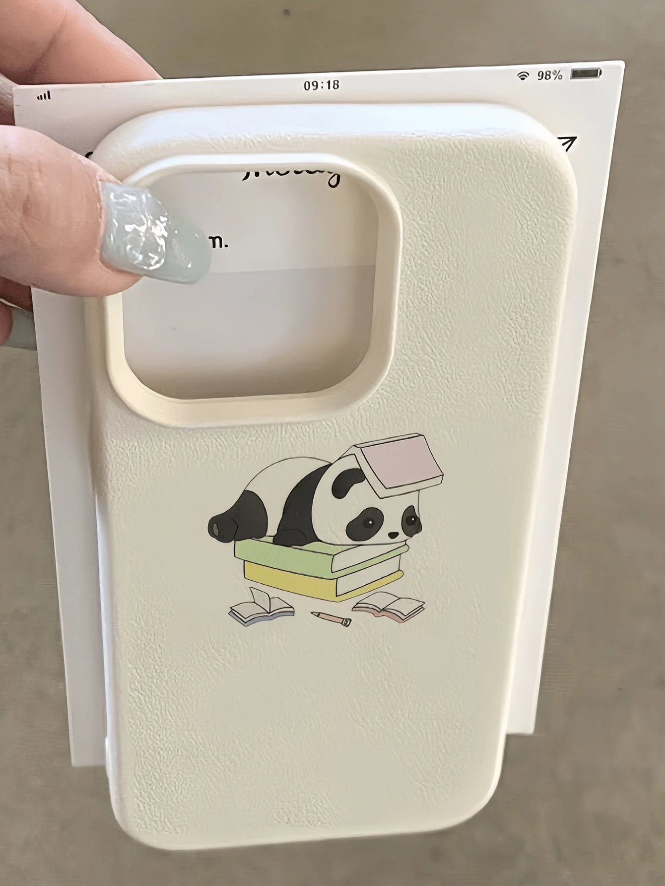 1件 白色書本熊貓極簡風個性化 TPU 防震全包覆手機殼,適用於 Apple 17, 16, 15, 14, 13, 12, 11 Pro Max, Air 系列 - 彩色 - 查看 1