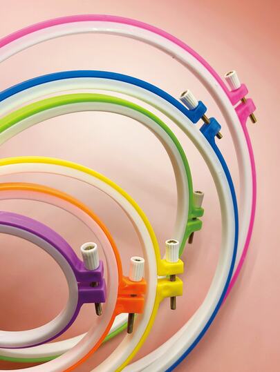 6pcs Plastic Round Cross Stitch Hoops, 3.4-10.2 Inches (9-27cm), Spiral Adjustable Elastic Fabric Rings, Multicolor Embroidery Hoops, Suitable For Needlework, DIY Craft Frames And Event Decorations