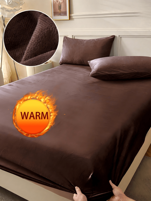 1pc Velvet Fitted Sheet, Christmas Bedding, Solid Color Fitted Sheet, Soft & Comfortable, Bedding Gift, Suitable For Autumn/Winter, Deep Pocket Design, Includes Fitted Sheet Only, Dust-Proof & Anti-Slip, Machine Washable, Suitable For Twin, Full, Queen, King Size Beds