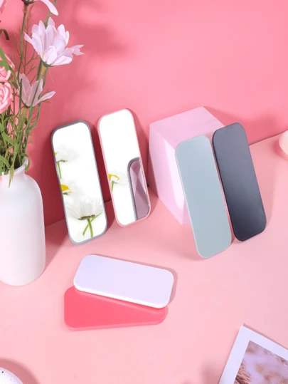 1 chiếc gương trang điểm hình chữ nhật, mini cầm tay, bỏ túi, thích hợp cho du lịch.