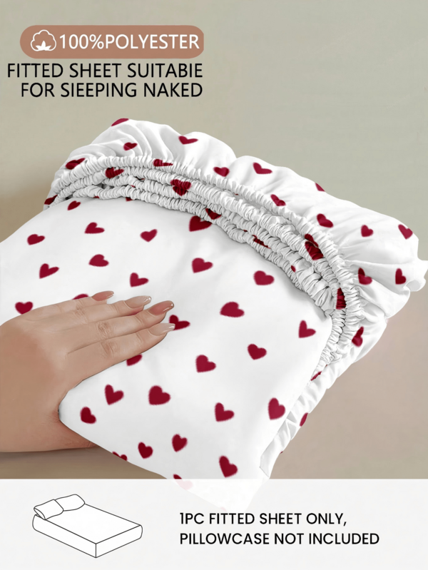 1pc Minimalist Red & White Heart Pattern Fitted Sheet, Mattress Protector, Valentine's Day Heart Mattress Cover, Soft & Breathable, Fits Twin, Full, Queen, King Size Beds, Deep Pocket Design Up To 11.8 Inches