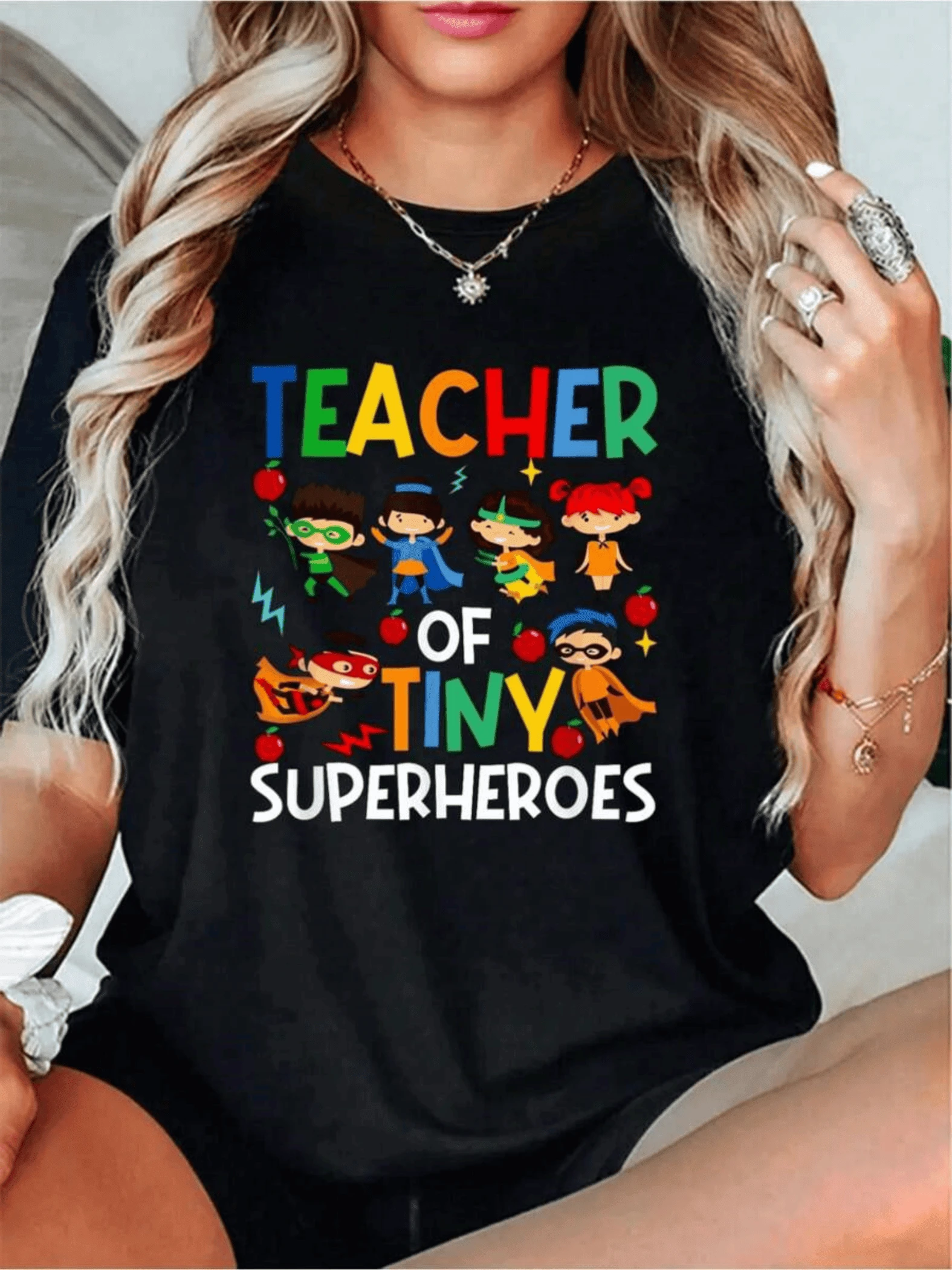 Little Heroes In Colorful Costumes Showcasing The Power Of Learning And The Joy Of Teaching Are Combined With Inspiring Phrases Celebrating Teachers. This Fun, Casual Women's T-Shirt Is Perfect For Education-Loving Teachers. - 黑色 - 查看 1