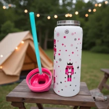 32oz This Stainless Steel Insulated Car Mug Has A Large Capacity And Features A Convenient Carrying Handle, Making It Perfect For Everyday Use. Available In A Variety Of Cartoon Designs, It's An Ideal Choice For Personal Use Or As A Gift. Beautiful And Practical, It's A Great Present For Friends And Family. - 玫紅 - 查看 5