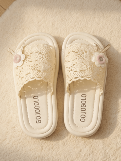 Superventas populares - Chanclas para niños de 3 a 12 años en color blanco. Superficie de encaje y red con bordes ondulados + flores tridimensionales + cinta a cuadros. Suela gruesa con patrones antideslizantes + diseño de tacón único. Estilo fresco y dulce de verano. Adecuado para combinar con camisetas, pantalones cortos, faldas y pantalones con cinturón para uso diario.
