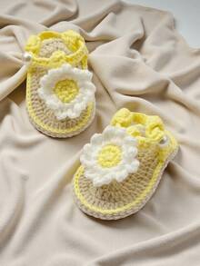 1 Pasang Sandal Bayi Buatan Tangan, Motif Bunga Daisy Rajutan, Kuning & Putih, Detail Kancing Mutiara - Emas - View 5