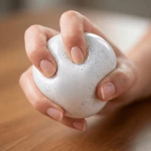 1 pieza Juguete antiestrés crujiente de bola de nieve, forma de capibara, juguete para niñas, juguete para los dedos, juguete sensorial de goma suave, regalo de cumpleaños - regalo de Navidad - regalo de Halloween - regalo de Pascua - regalo perfecto - regalo - Multicolor - Ver 13
