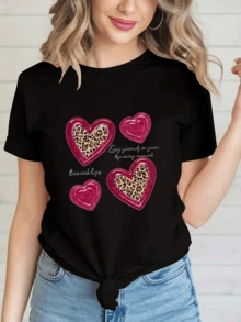 Elegant Women's Short-Sleeved, Round-Neck T-Shirt With A Regular Length, Featuring A Denim And Leopard Heart Print. - 紅色和黑色 - 查看 2