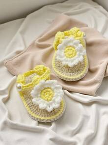 1 Pasang Sandal Bayi Buatan Tangan, Motif Bunga Daisy Rajutan, Kuning & Putih, Detail Kancing Mutiara - Emas - View 4
